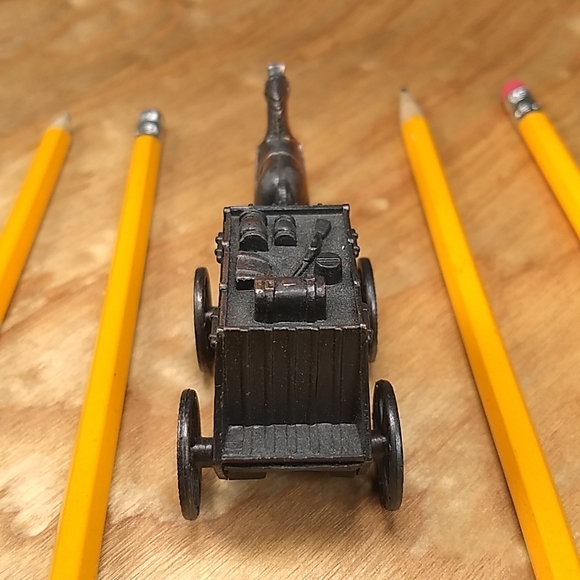 Collectable Metal Die Cast Horse & Stagecoach pencil sharpener - Picture 6 of 13